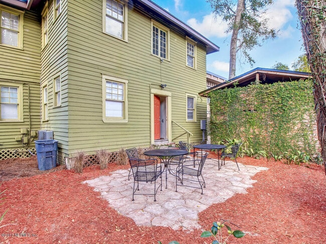 Building Photo - 2116 Herschel St