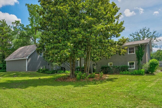 Building Photo - 102A White Oak Dr