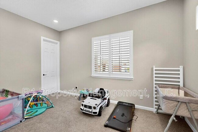 Building Photo - 1723 Mount Hood Trl NW