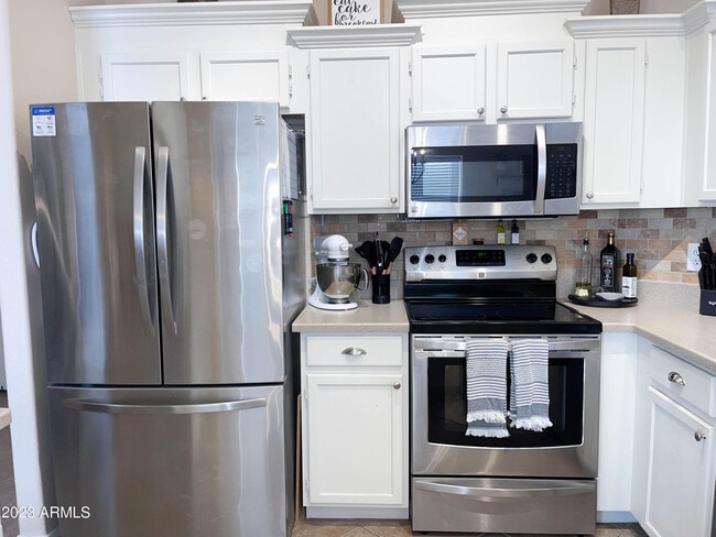 Building Photo - 1077 W Olive Ave