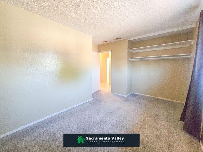 Building Photo - 8765 Crucero Dr