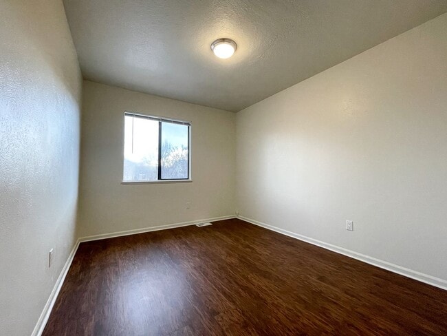 Building Photo - Renovated 3 bedroom 2 bathroom home in quiet Arvada neighborhood!