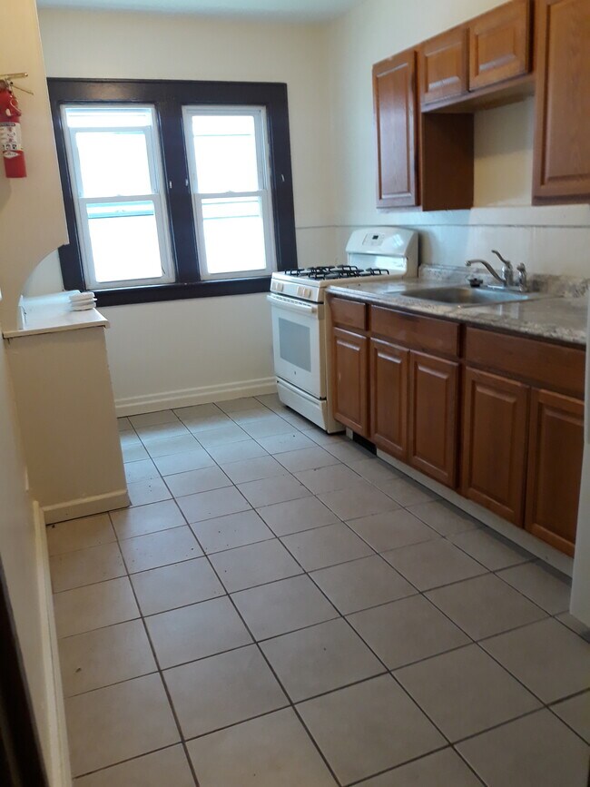 Building Photo - 265 Grand Ave