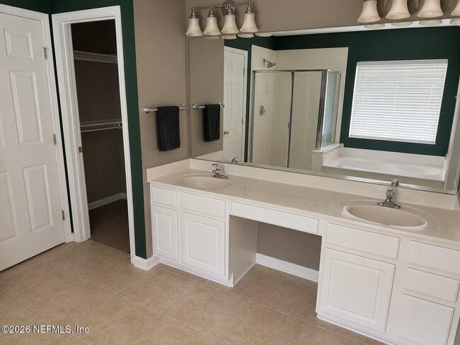 Building Photo - 11175 Castlemain Cir W