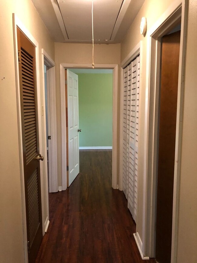 Building Photo - 3/2 in Forest Hills Neighborhood.