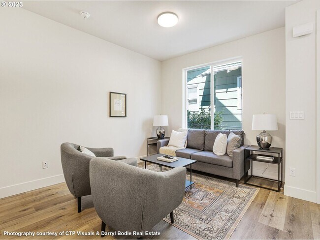 Building Photo - Stunning Modern Condo in Woodstock with Washer/Dryer in-unit, Patio & More
