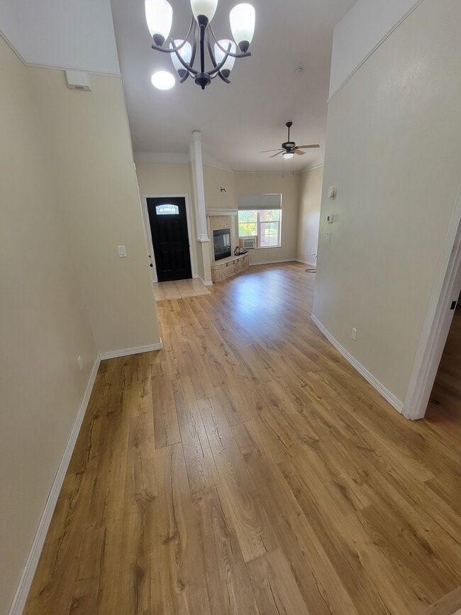 Building Photo - 705 Aster