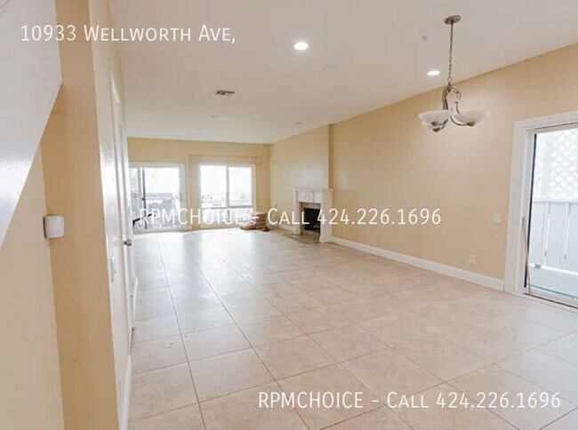 Building Photo - 10933 Wellworth Ave