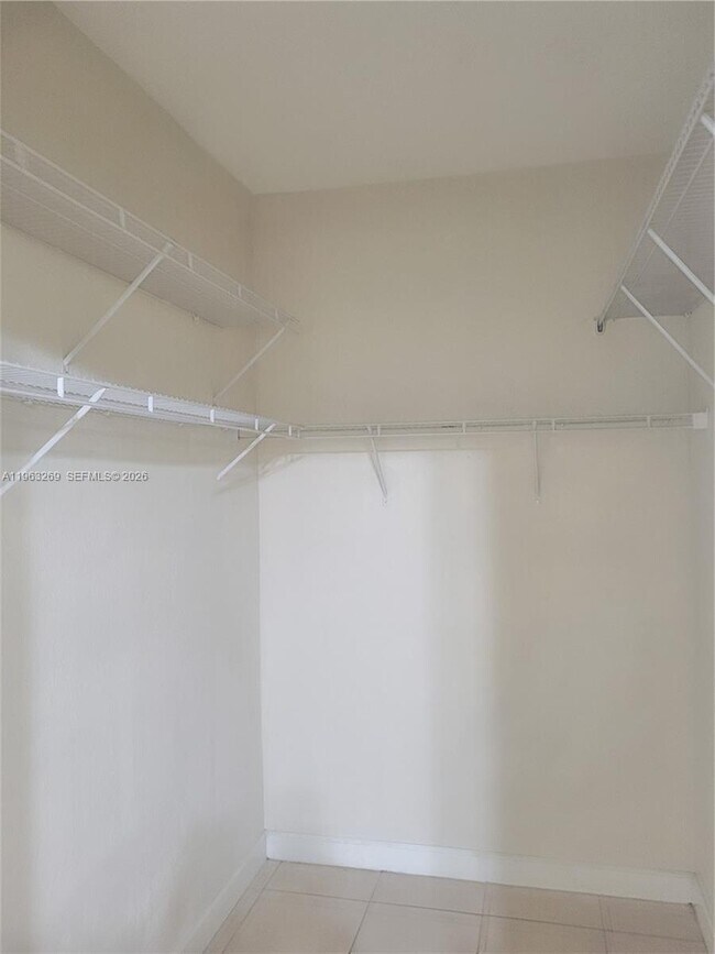 Building Photo - 2551 SE 16th Terrace