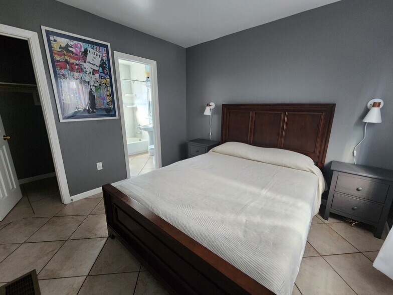 Building Photo - 4427 S Centinela Ave