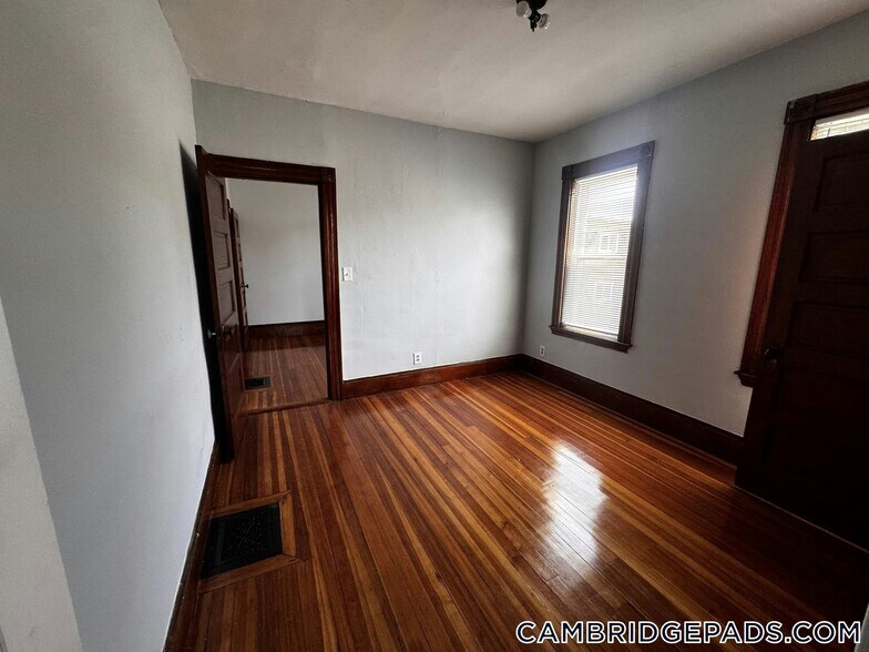 Building Photo - 32 Cedar St