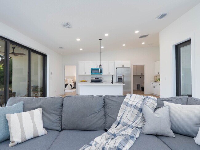 Building Photo - Brand New 3 Bedroom Canal Front Home for Rent in North Port