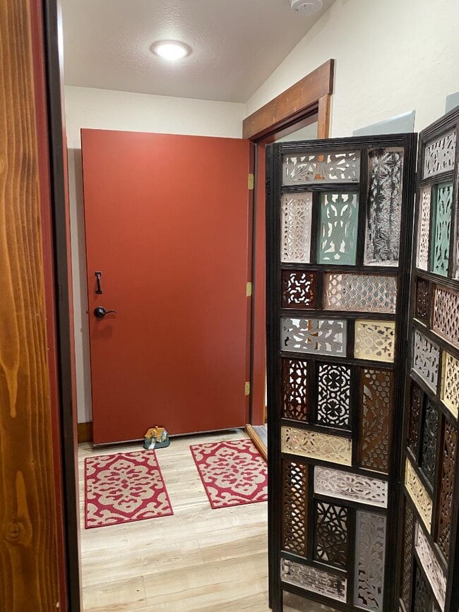 Building Photo - 444 E Montezuma Ave