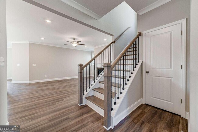 Building Photo - 1060 River Park Dr