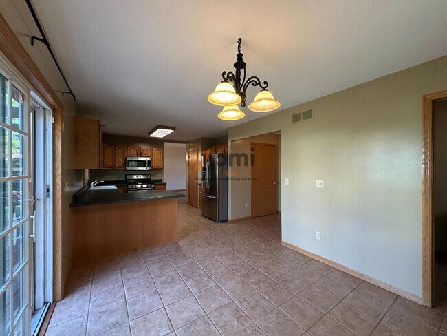 Building Photo - 384 Kingsmill Dr