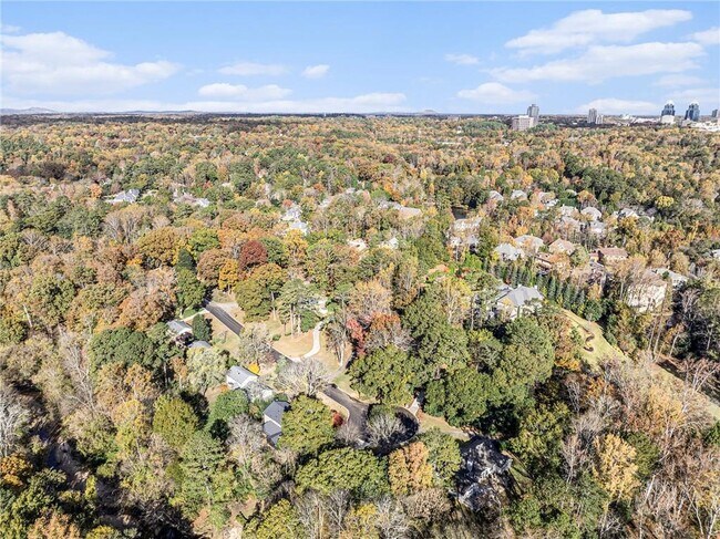 Building Photo - 960 Landmark Dr NE