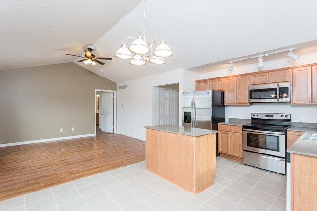 Building Photo - 50 Silverlight Wy