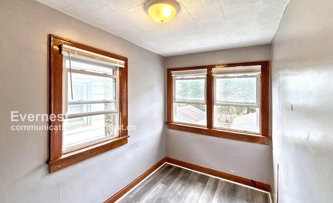 Building Photo - 663 S Burgess Ave
