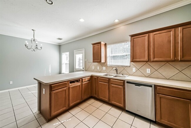 Building Photo - 8726 Old Maple Ln