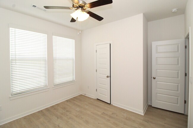 Building Photo - 2309 Langford St