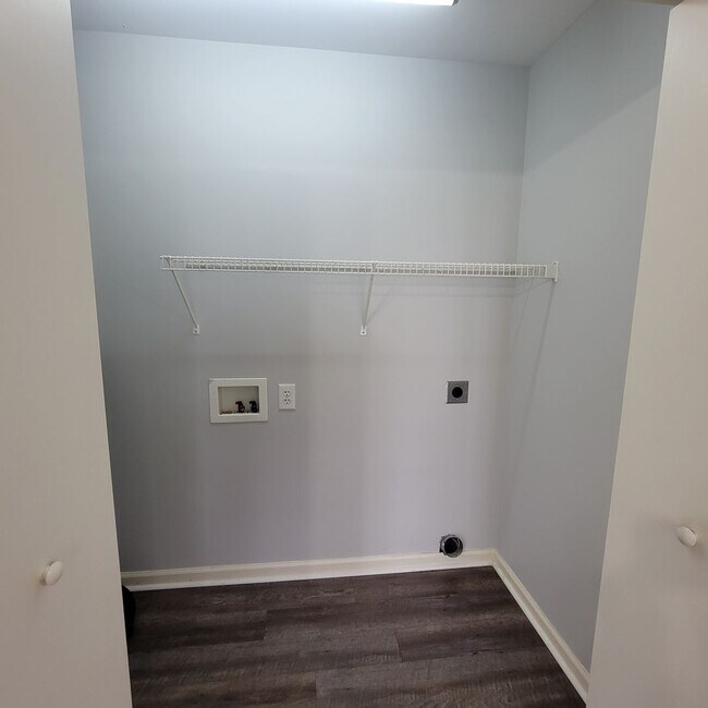 Building Photo - 2/1 Duplex- Cookeville- Large Corner Lot