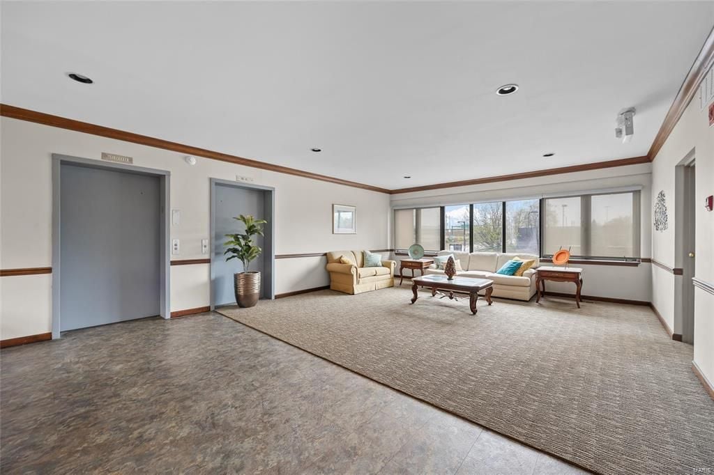 Building Photo - 250 S Brentwood Blvd