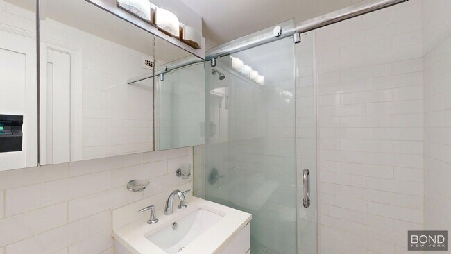 Building Photo - 20 Beekman Pl