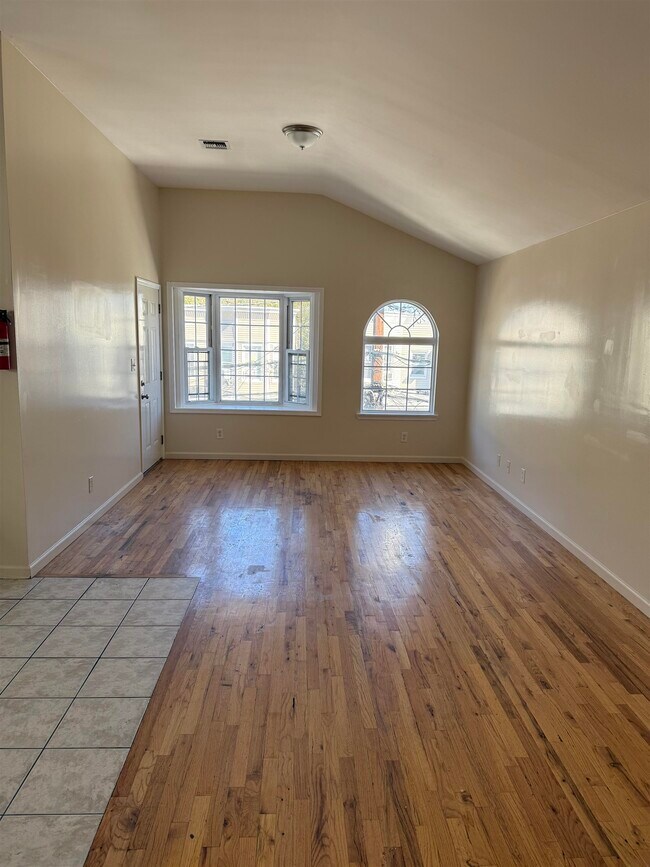 Building Photo - 99 Bidwell Ave