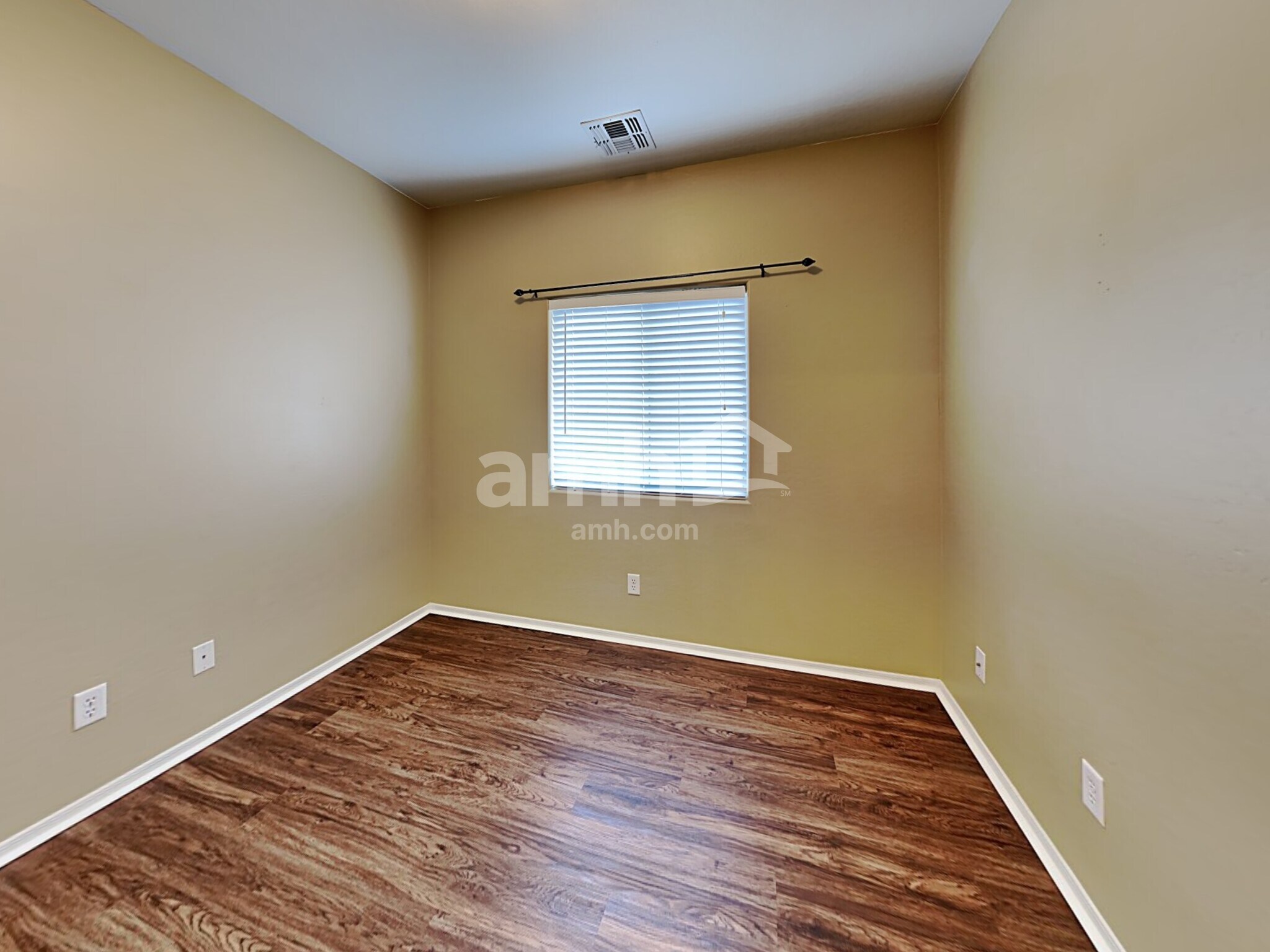 Building Photo - 11709 W Jefferson St