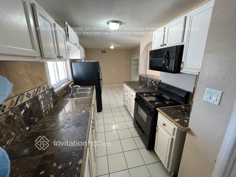 Building Photo - 4301 N 48th Dr