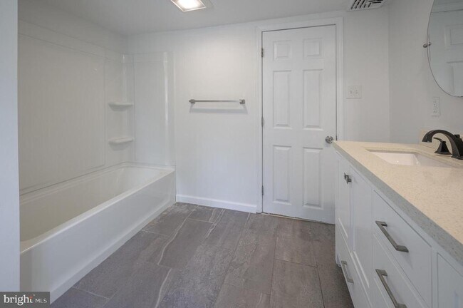 Building Photo - 1979 US-206