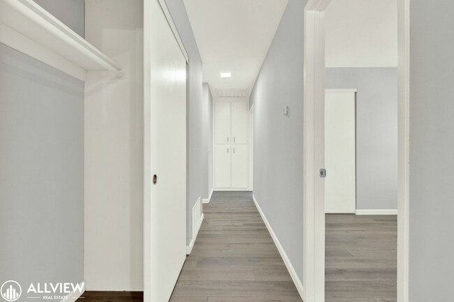 Building Photo - Newly Remodeled 4-Bedroom Gem with Spaciou...