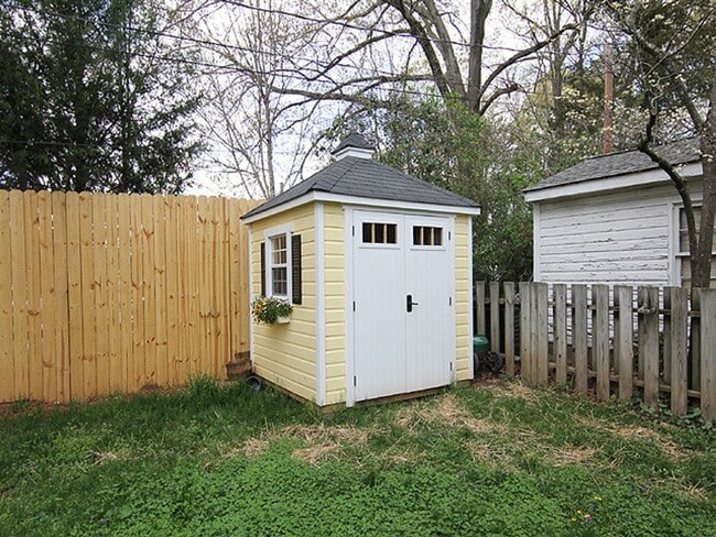 Building Photo - Adorable, Renovated Bungalow with Huge Yar...