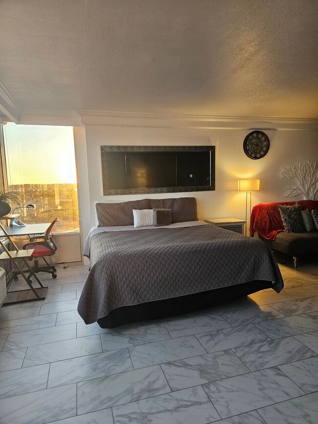 Building Photo - 1 BEDROOM 1 BATH CONDO