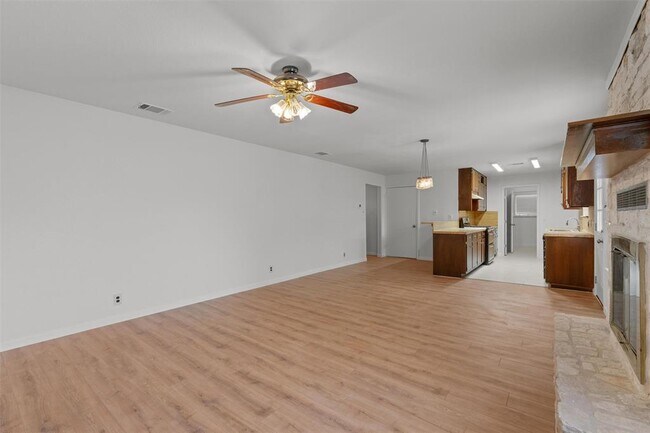 Building Photo - 209 E Rector St