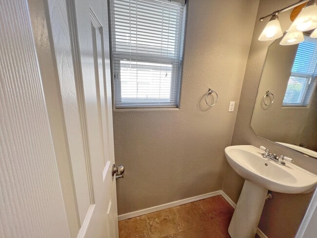 Building Photo - 10504 Woodquail Dr NW