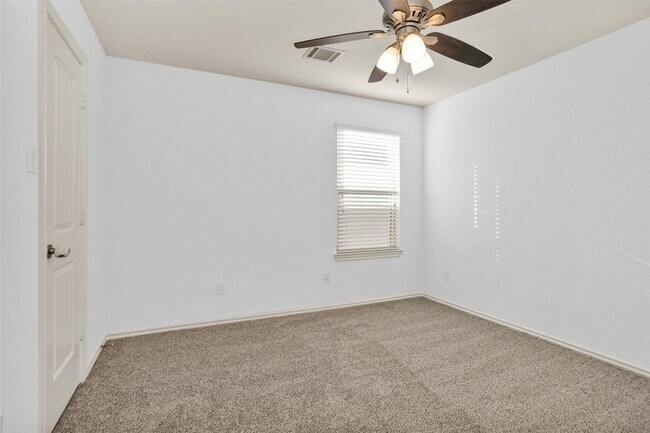 Building Photo - 2730 Donellan Dr
