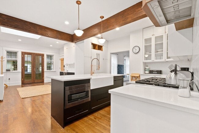 Building Photo - 6bd/3.25ba Seattle House