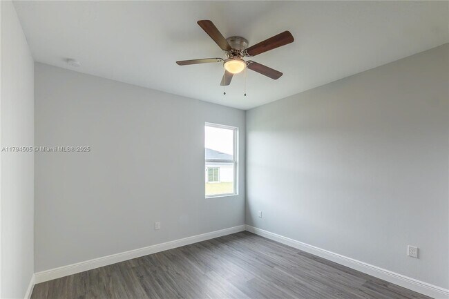 Building Photo - 8448 Dinnano St