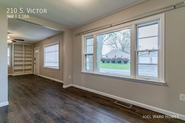 Building Photo - 210 S. Victor-