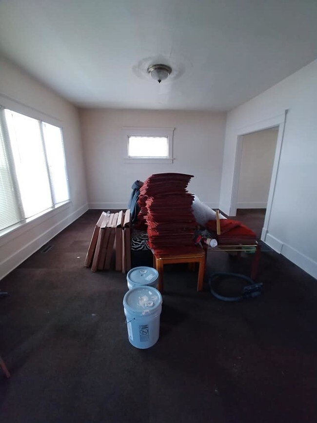 Building Photo - 227 E 2nd St