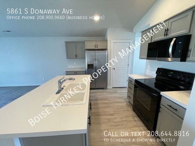 Building Photo - 5861 S Donaway Ave