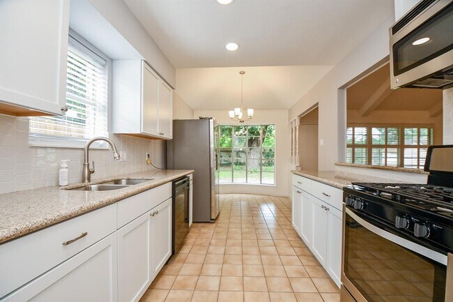 Building Photo - 12314 Plumpoint Dr