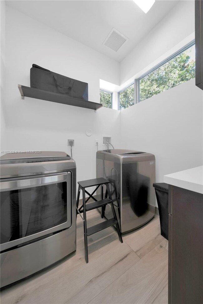 Building Photo - 5720 SW 24th St