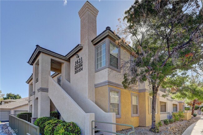 Primary Photo - 1621 Queen Victoria St