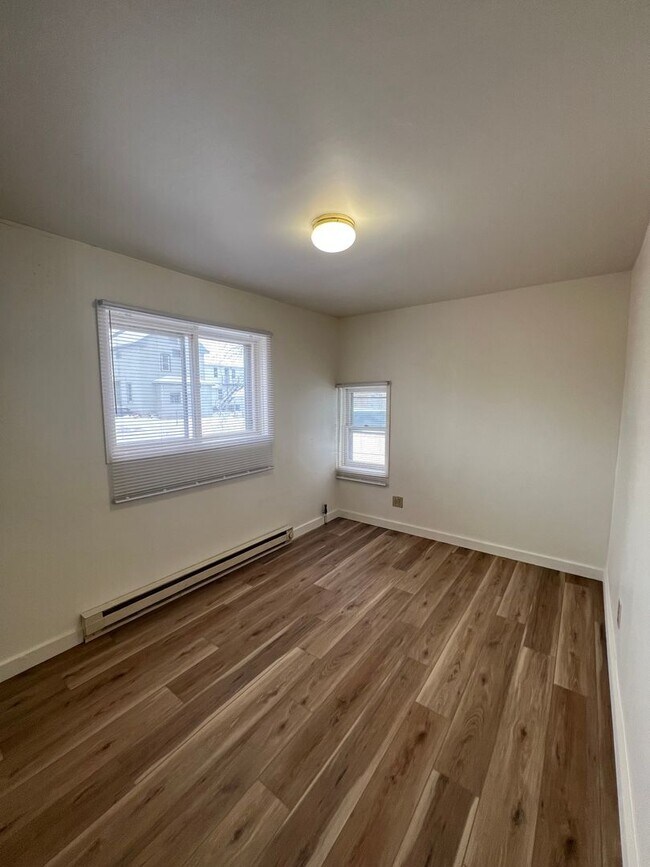 Building Photo - 217 W Irving Ave