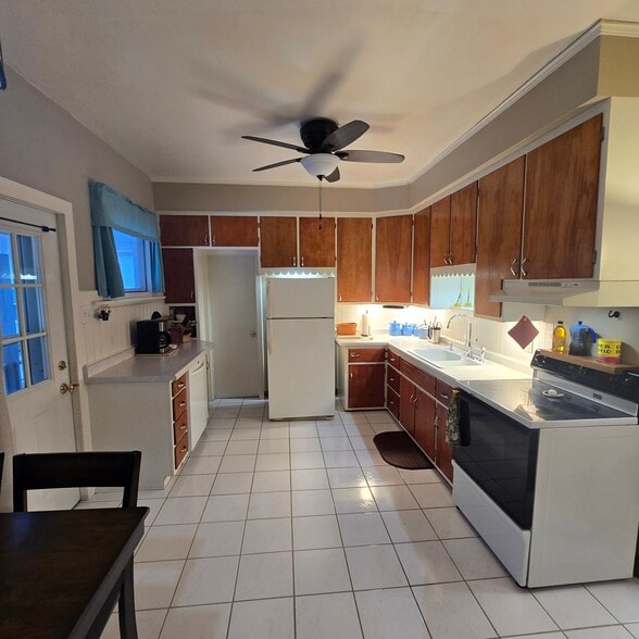 Building Photo - 2403 Erie Ave