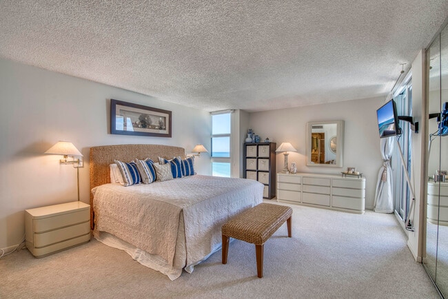 Building Photo - 5540 N Ocean Dr