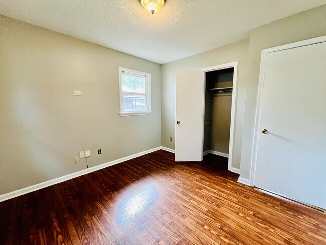 Building Photo - **COMING SOON** Updated 3BR Ranch in Shively Section 8 Accepted