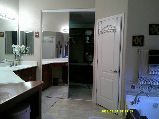 Building Photo - 5002 Ridgefield Cir